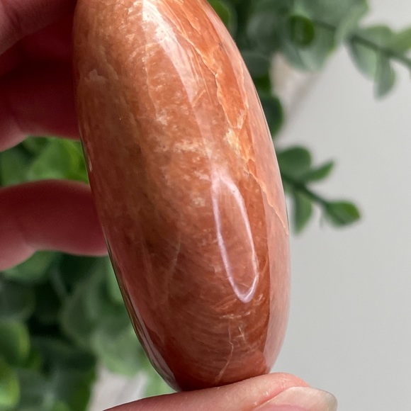AA Grade Peach Moonstone Meditation Palm Stone - Picture 9 of 14